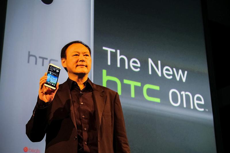 Peter Chou, CEO de HTC, presenta el HTC One en Londres. Foto EFE