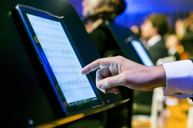Los nuevos tablets de la Filarmónica de Bruselas. Foto: EFE
