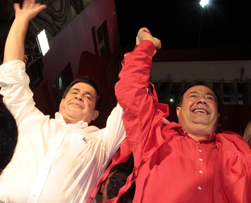 Horacio Cartes y Juan Afara, los nuevos presidente y vicepresidente de Paraguay. Foto EFE