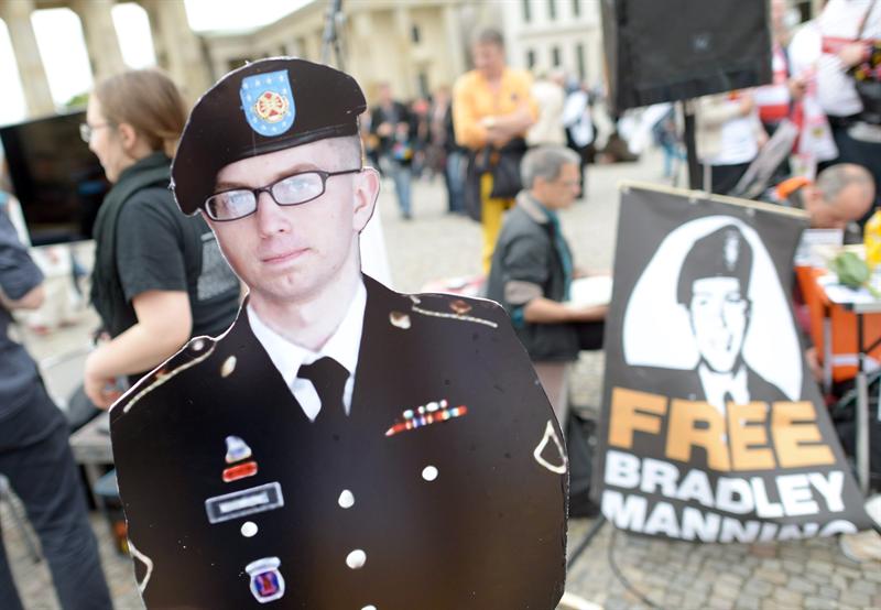 Manifestantes en apoyo a Bradley Manning. Foto EFE